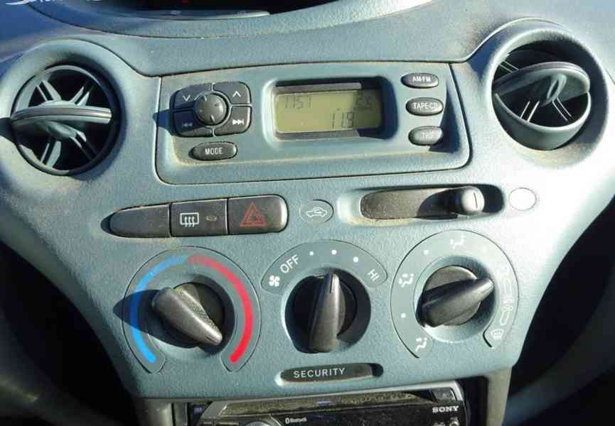 Toyota Yaris 1.0i r.v.2002 (48 kw) Koupeno v ČR - foto 10
