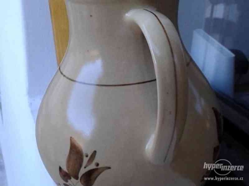 Starý džbán a váza. - foto 2