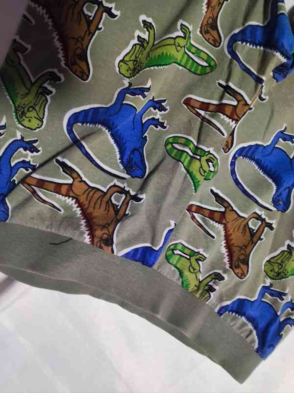 Dětské pyžamo s dinosaury, vel. 128 - foto 3