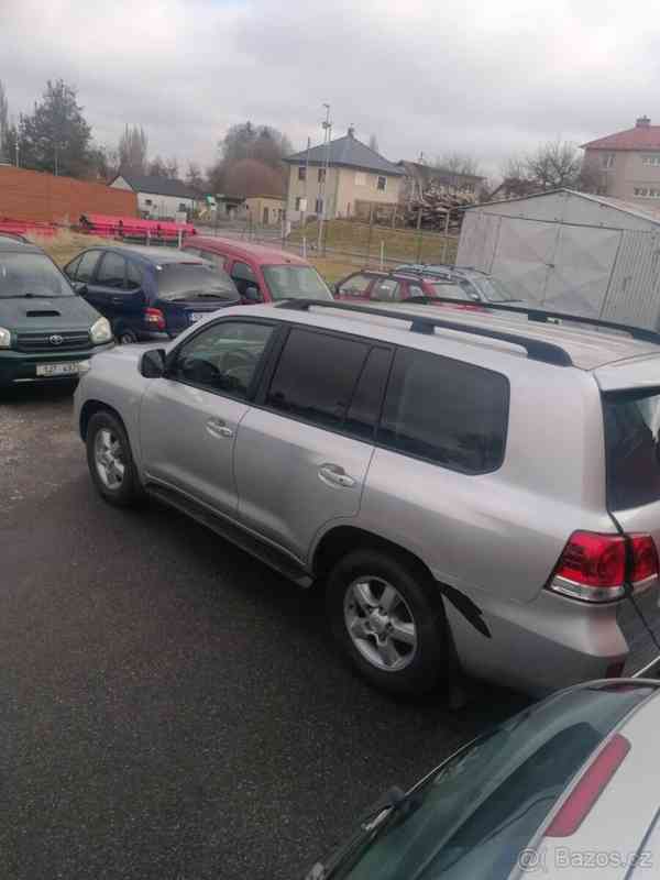 Toyota Land Cruiser V8 - foto 3