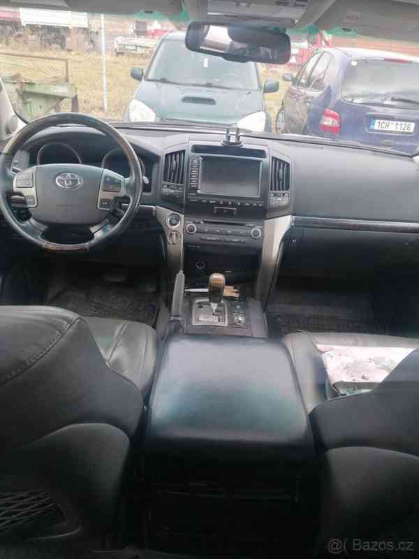 Toyota Land Cruiser V8 - foto 6