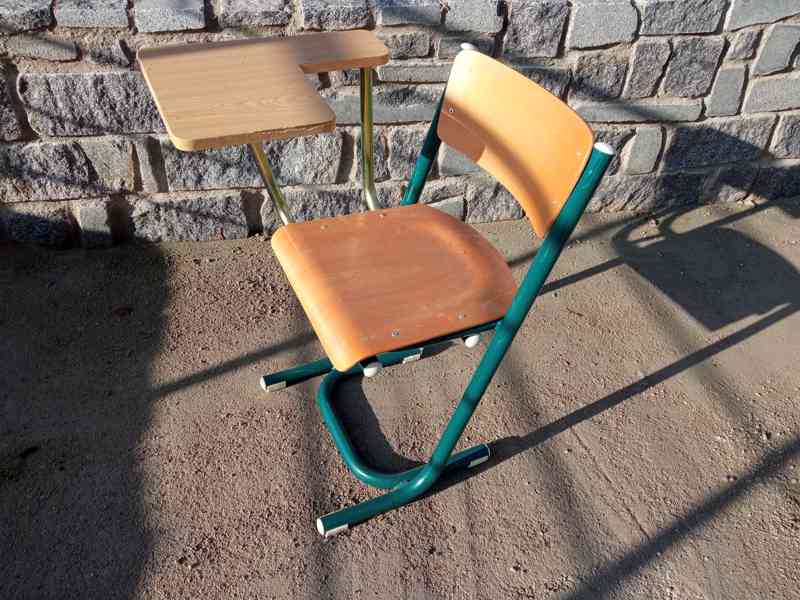 Židle s přídavným stolečkem - foto 3