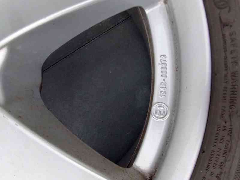 ALU kola na Hyundai, Kia, Renault + zimních Nokian 225/60/17 - foto 8