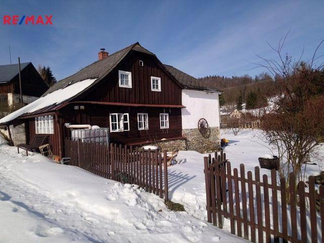 Prodej rodinného domu k trvalému bydlení včetně vybavení v obci Stará Ves u města Rýmařova - foto 1