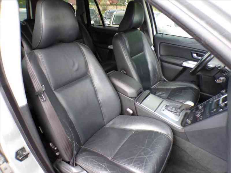 Volvo XC90 2,4 D5 AWD XENONY - foto 13