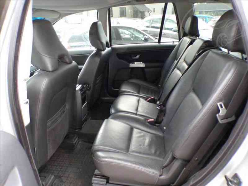 Volvo XC90 2,4 D5 AWD XENONY - foto 9