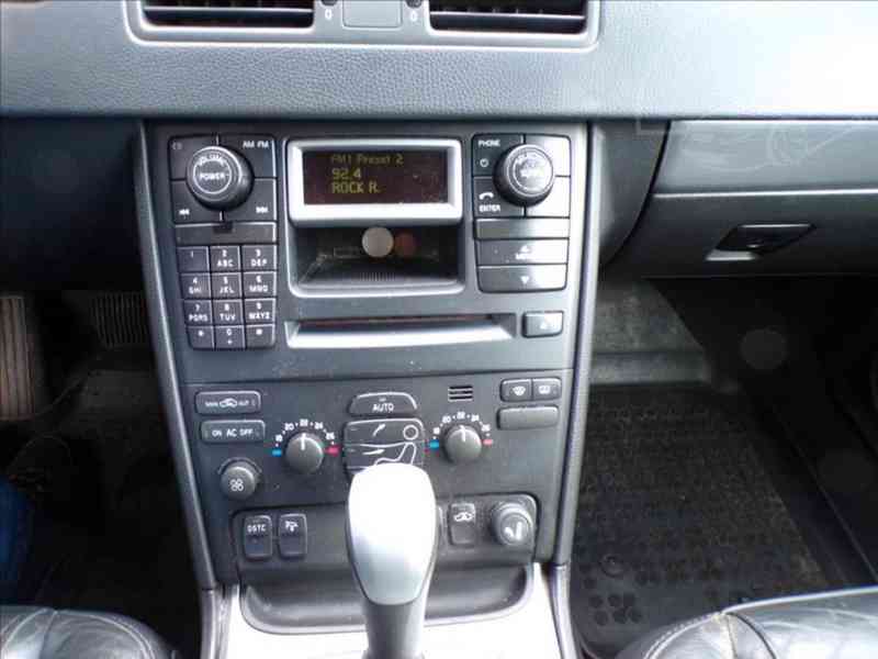 Volvo XC90 2,4 D5 AWD XENONY - foto 7