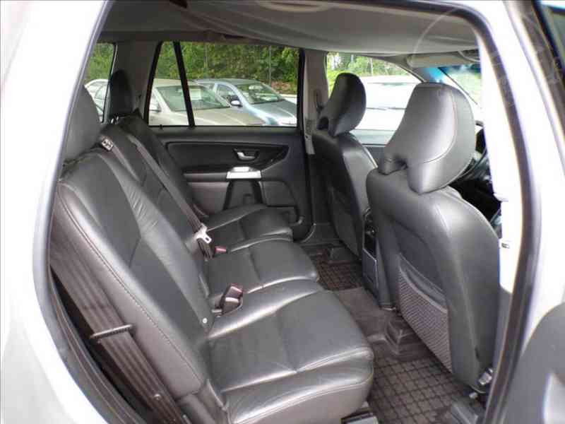 Volvo XC90 2,4 D5 AWD XENONY - foto 11
