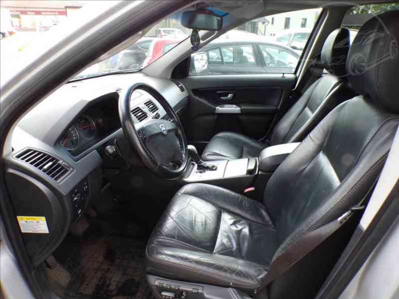 Volvo XC90 2,4 D5 AWD XENONY - foto 8