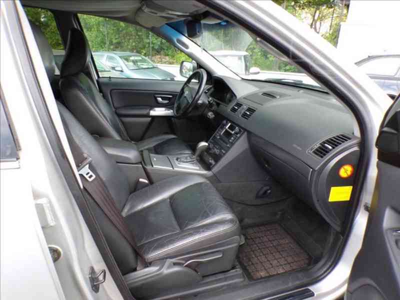 Volvo XC90 2,4 D5 AWD XENONY - foto 12