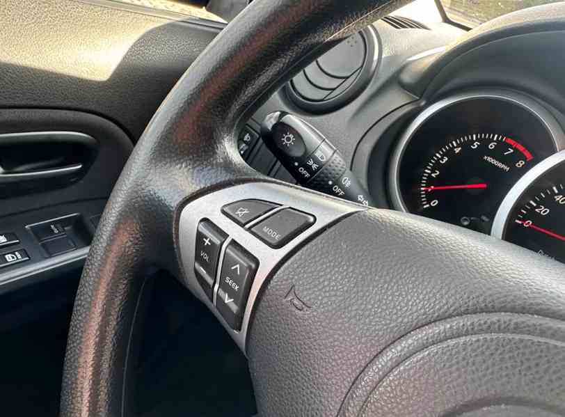 Suzuki Grand Vitara 1.6i City benzín 78kw - foto 19