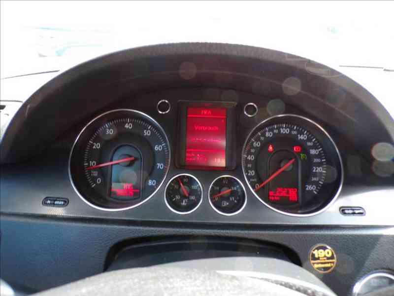 Volkswagen Passat 2,0 FSI - foto 5