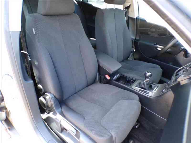 Volkswagen Passat 2,0 FSI - foto 10