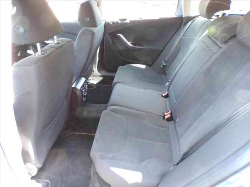 Volkswagen Passat 2,0 FSI - foto 7