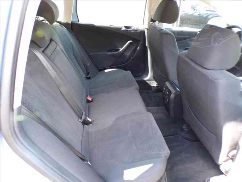 Volkswagen Passat 2,0 FSI - foto 9