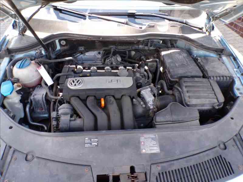Volkswagen Passat 2,0 FSI - foto 11