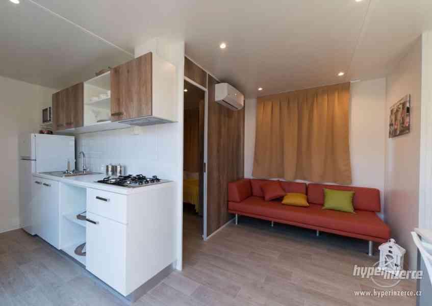 Nový luxusní mobile home u moře - foto 8