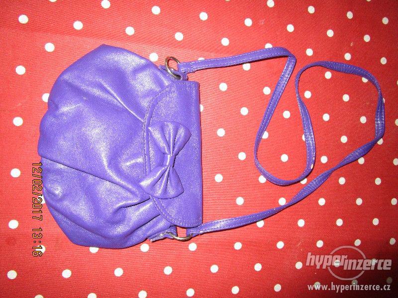 Prodám dívčí fialovou kabelku s mašlí, zakoupeno v HM - foto 1