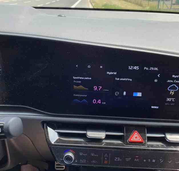 Prodám Kia Niro SG2 HEV Premium – 4/2023, pouze 11 500 km,ČR - foto 11