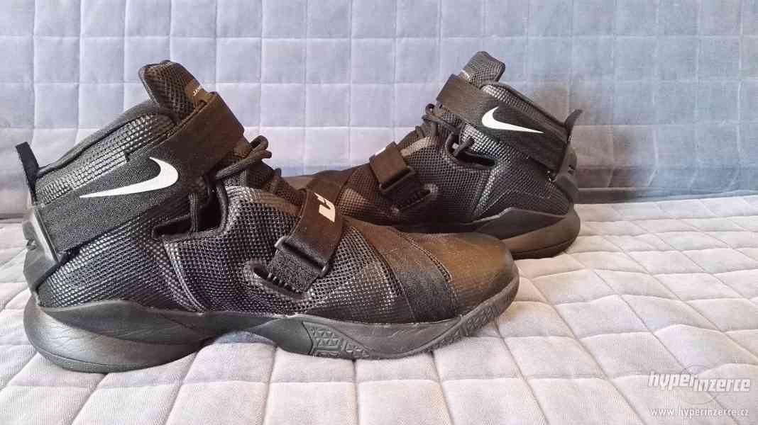 Basketbalové boty - Nike LeBron Zoom Soldier 9 - foto 1