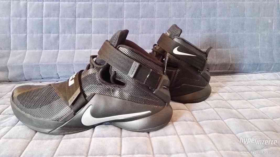 Basketbalové boty - Nike LeBron Zoom Soldier 9 - foto 2