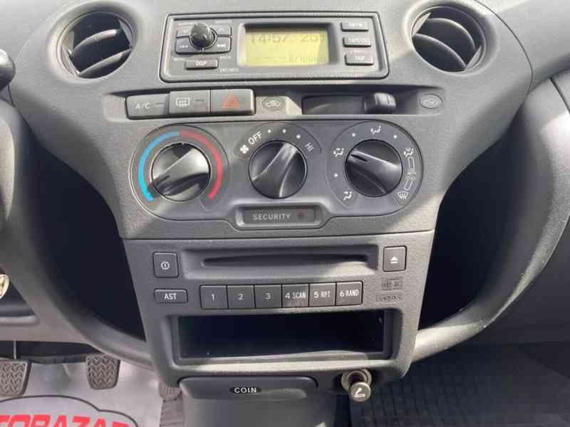 Toyota Yaris, 1,0 48kW, SERVISKA - foto 15