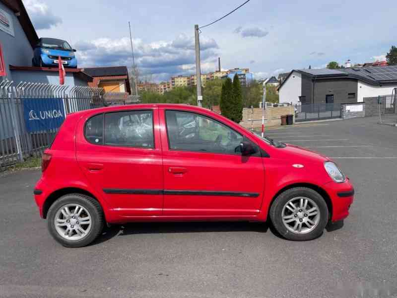 Toyota Yaris, 1,0 48kW, SERVISKA - foto 7