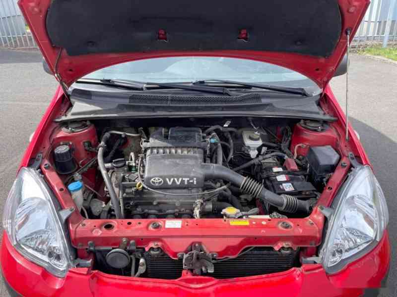 Toyota Yaris, 1,0 48kW, SERVISKA - foto 20