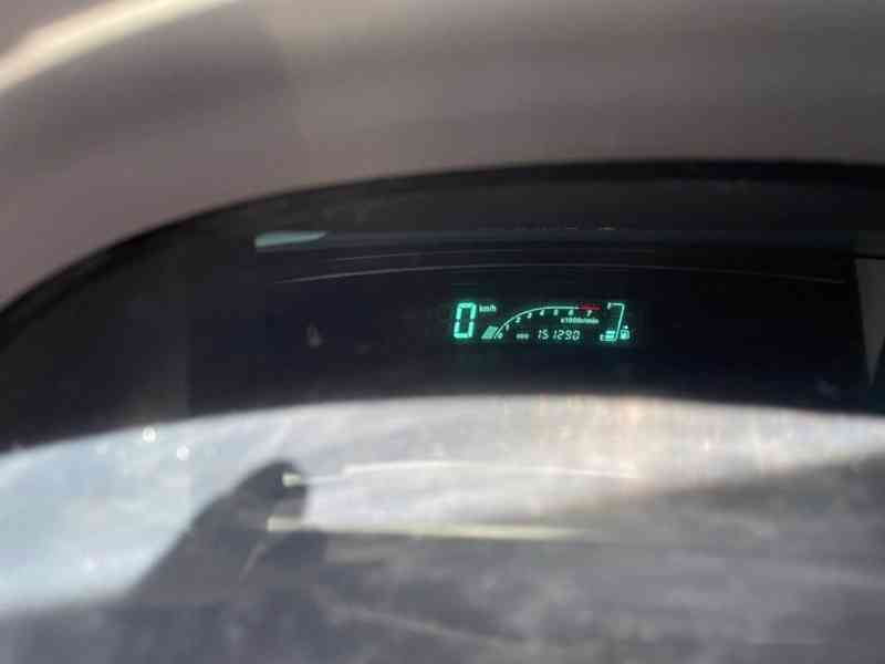 Toyota Yaris, 1,0 48kW, SERVISKA - foto 13