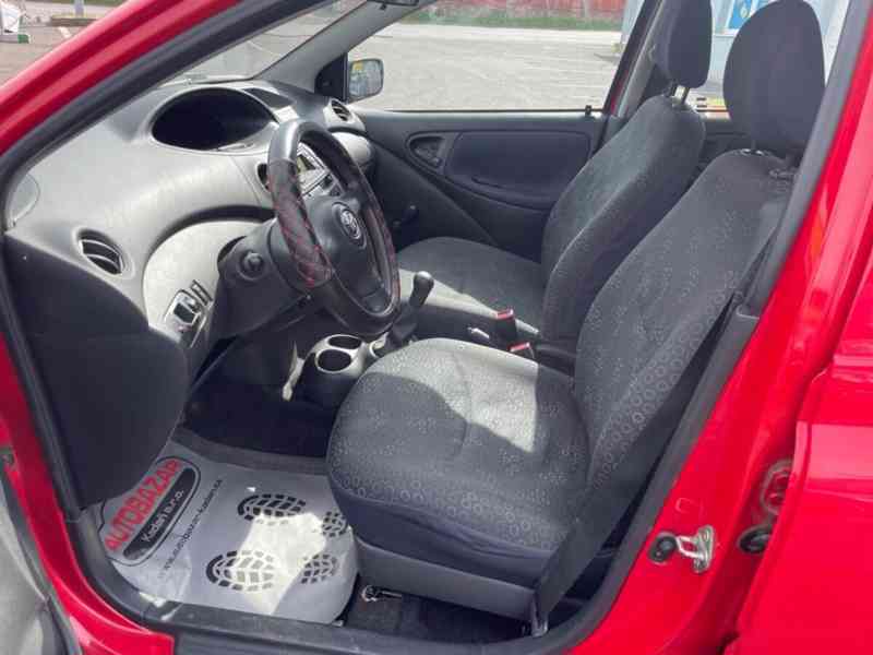 Toyota Yaris, 1,0 48kW, SERVISKA - foto 11