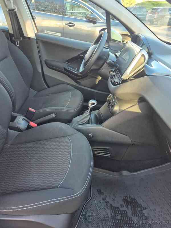 Peugeot 208 1,5 - foto 9