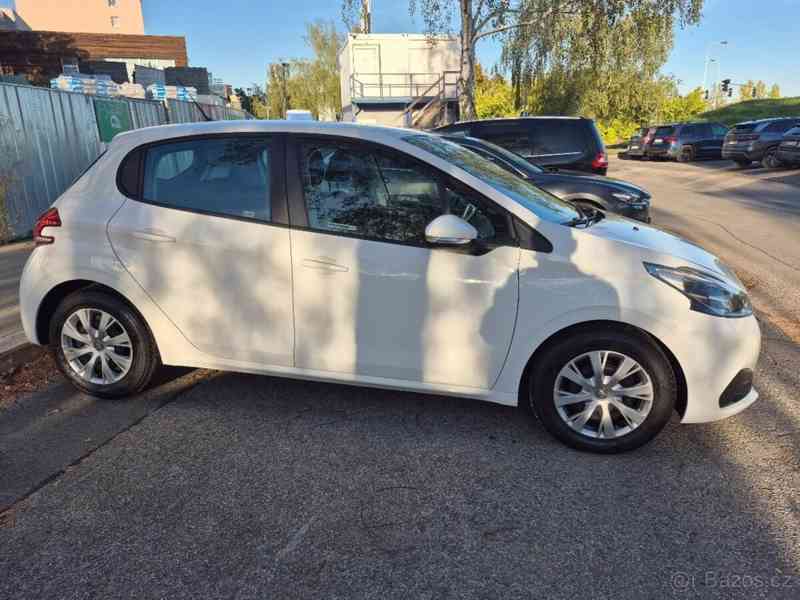 Peugeot 208 1,5 - foto 11