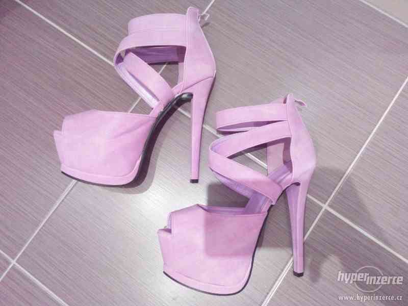 Nové fialové sandály na podpatku vel.38 - foto 4