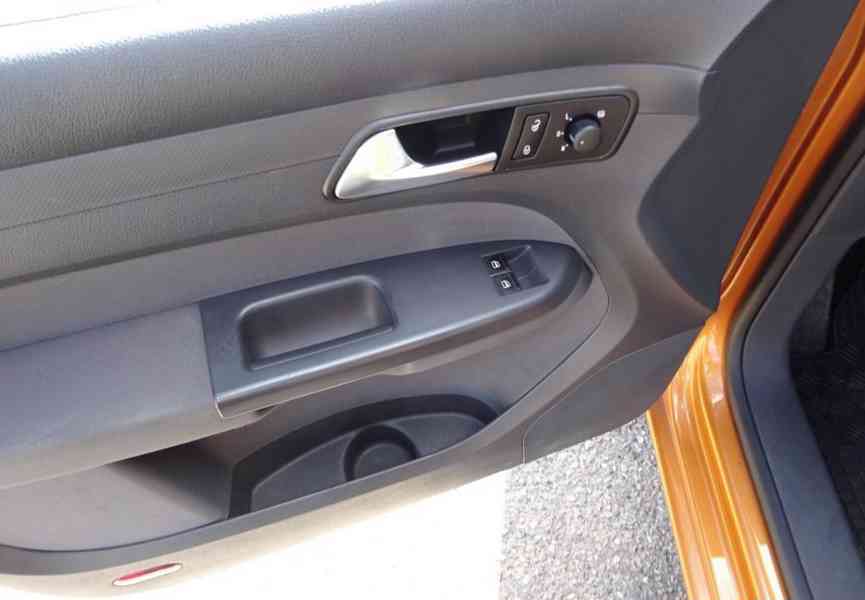 VW Caddy 2.0 TDI Life r.v.2013 (103 kw) 7 Míst Automat - foto 6