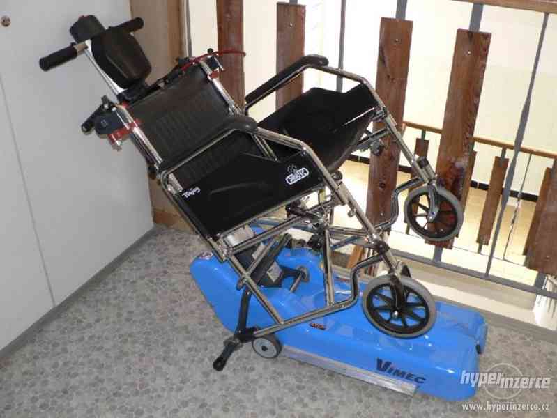 Prodám měsíc používaný pásový schodolez + invalidní vozík - foto 1