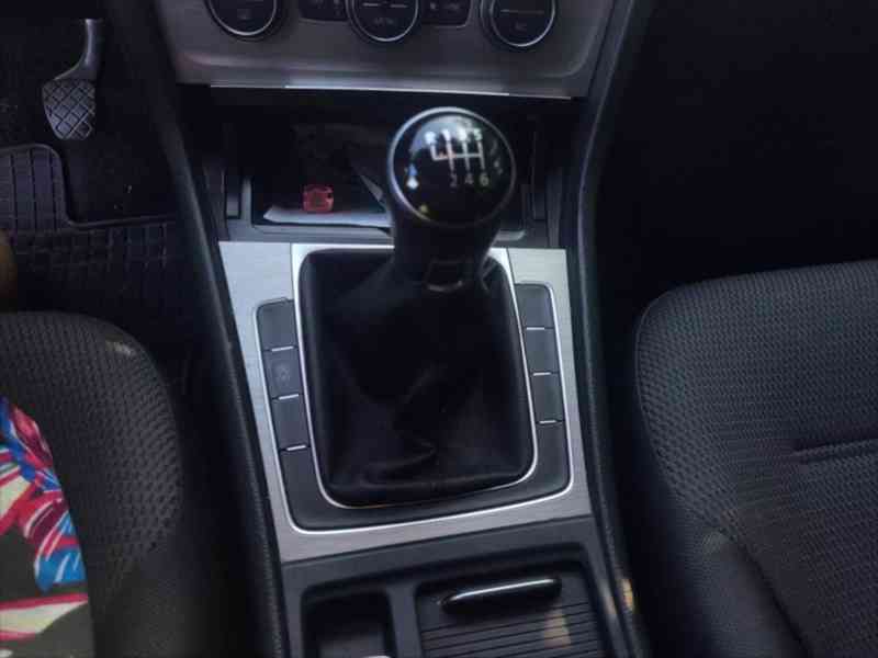 Volkswagen Golf 1,2 - foto 5