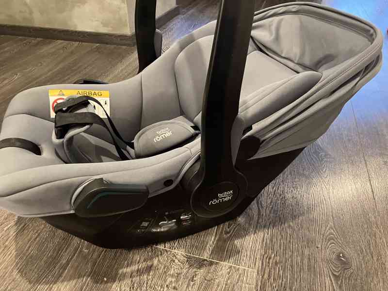 Autosedačka Britax Römer Baby-Safe Core Frost Grey - foto 5