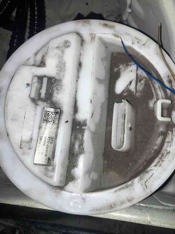 MERCEDES W212 CDI PALIVOVE CERPADLO NADRZ - foto 3