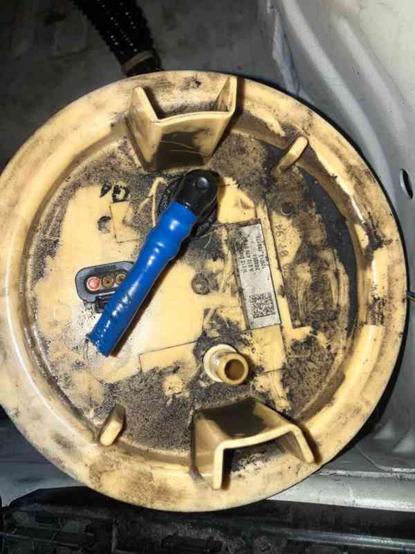 MERCEDES W212 CDI PALIVOVE CERPADLO NADRZ - foto 2