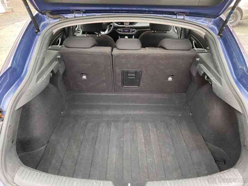 Hyundai i30 1,4   FASTBACK - foto 16