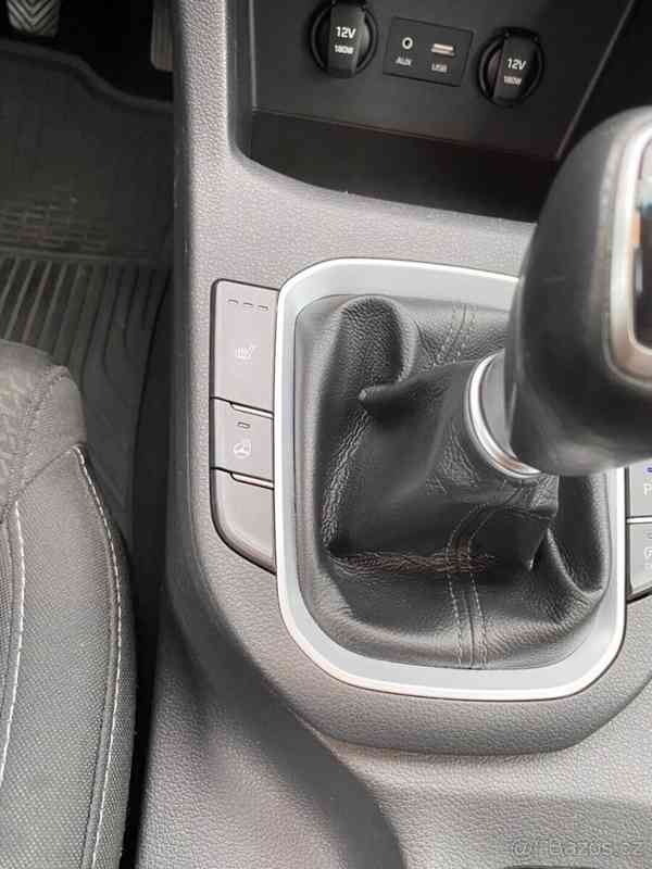 Hyundai i30 1,4   FASTBACK - foto 6