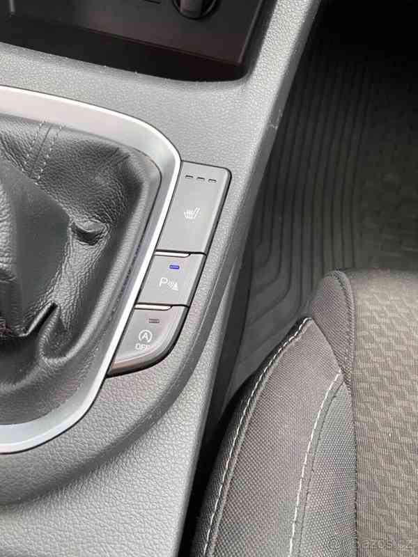 Hyundai i30 1,4   FASTBACK - foto 9