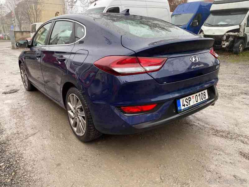 Hyundai i30 1,4   FASTBACK - foto 5