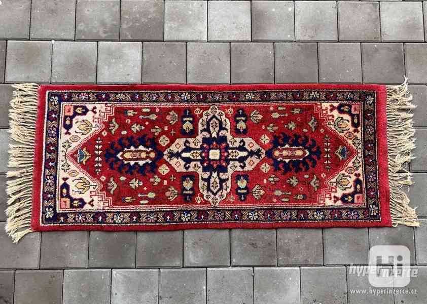 Prodám ručně tkaný/vlněný koberec s orientálními motiv - foto 1