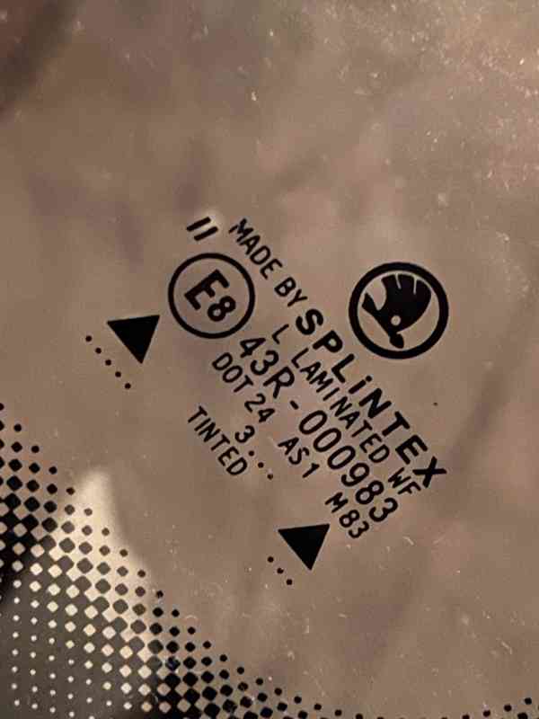 Přední sklo Škoda FELICIA zelené s pruhem - NOVÉ - foto 1