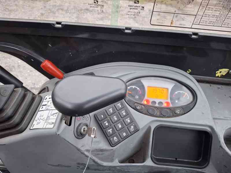 Bobcat E19, rok 2019 - foto 14