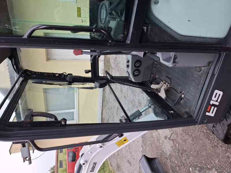 Bobcat E19, rok 2019 - foto 12