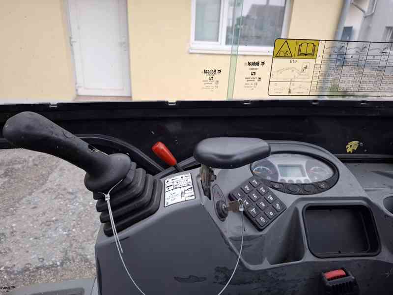 Bobcat E19, rok 2019 - foto 11