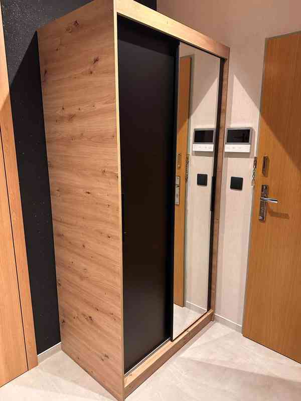 Šatní skříň se zrcadlem 100cm - foto 5