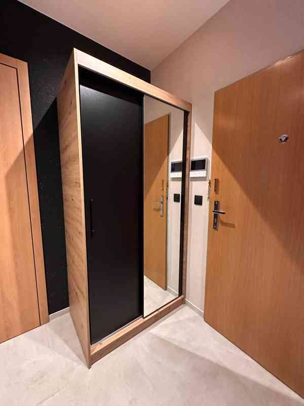 Šatní skříň se zrcadlem 100cm - foto 4